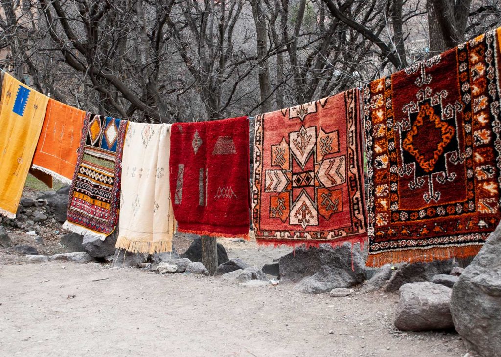 Morocco-Rugs-Hanging-Line-Colours